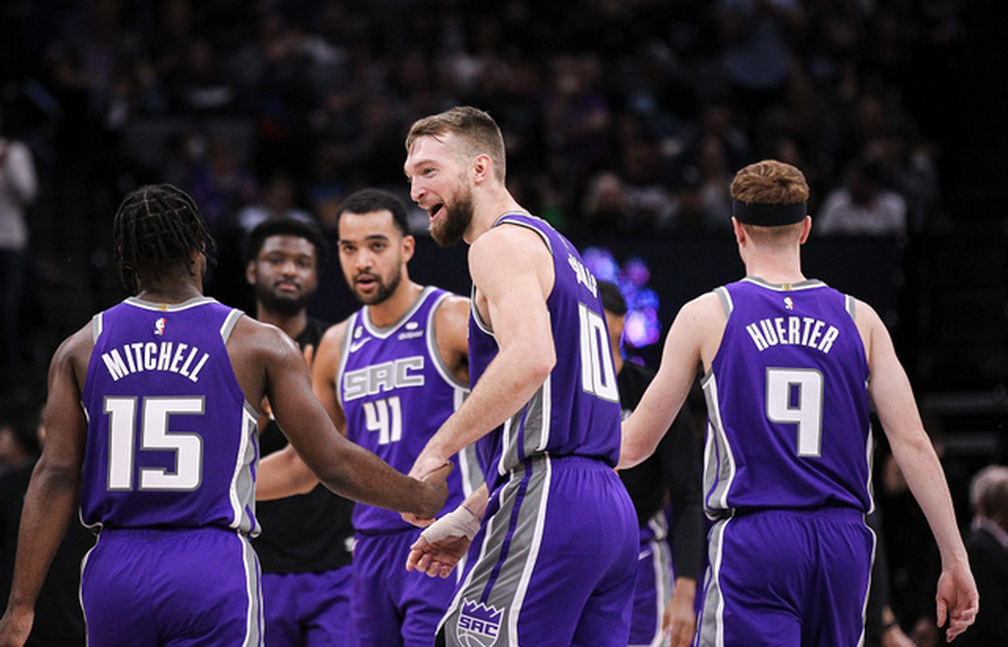 关于密尔沃基雄鹿发布备战花絮，清晨调整名单，西甲任务艰巨，更衣室氛围转暖的信息-英雄联盟